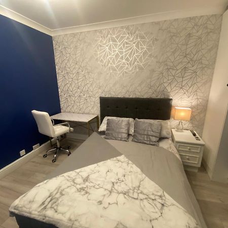 1 Bedroom Luxury Apartments By London City Exteriör bild